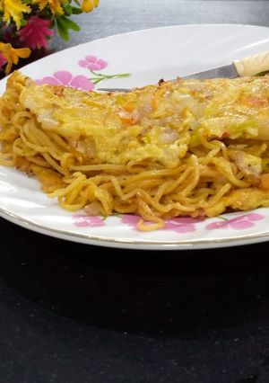 A picture of Maggi omelet.