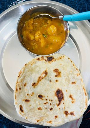A picture of Dum Aloo Sabji with Paratha🍲🍲.