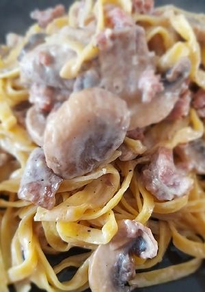 Foto di Tagliatelle ai funghi e salsiccia