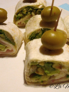 Una foto de Wraps de aguacate, pavo y queso