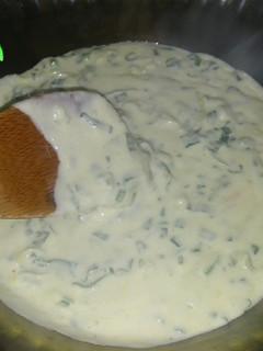 Una foto de Salsa crema de verdeo "mega fácil"