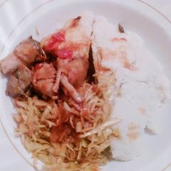 A picture of Ugali, chicken and cabbage.