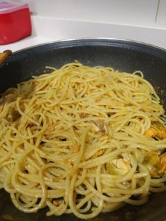 Una foto de 🍝 Pasta con mejillones en escabeche
