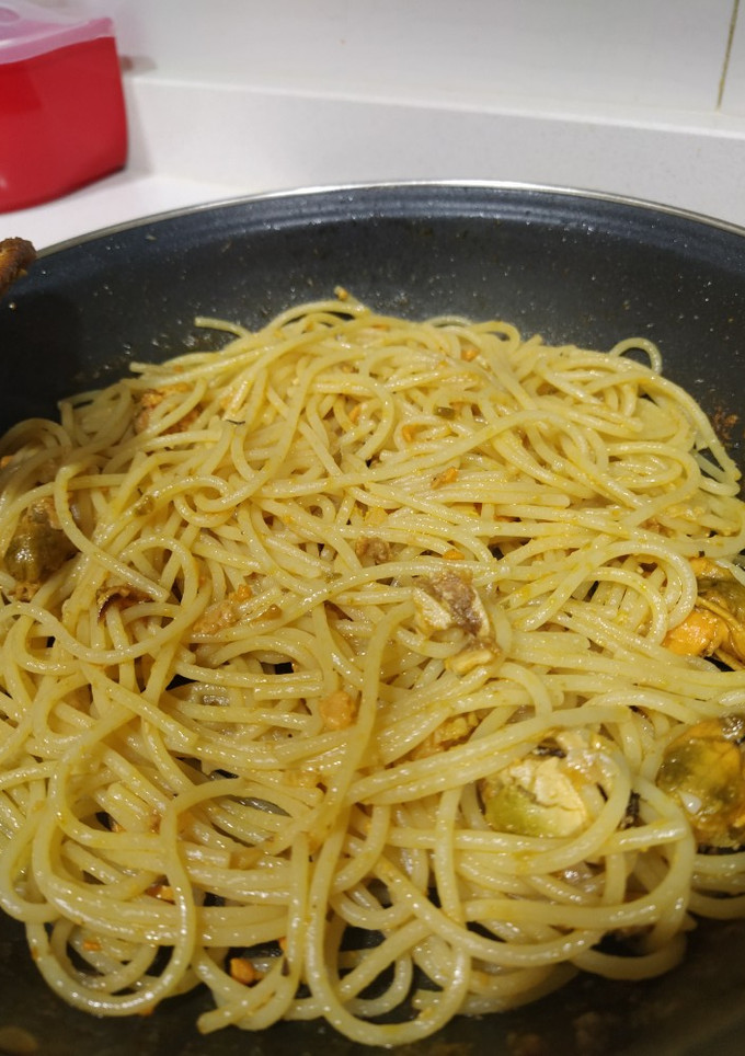 Una foto de 🍝 Pasta con mejillones en escabeche
