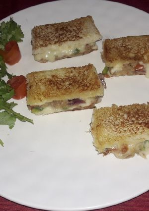 A picture of Cheese sandwich.