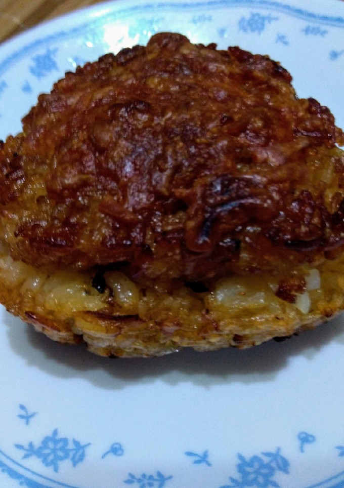 焗烤燒肉三角飯糰（宵夜）（點心） 的食譜成品照片