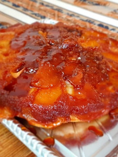 Una foto de Torta invertida de manzana