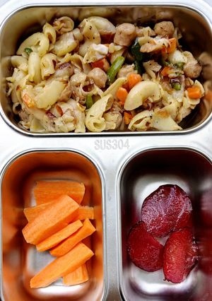 A picture of Macaroni Pasta with Mixed Vegetables and Soya Chunks.