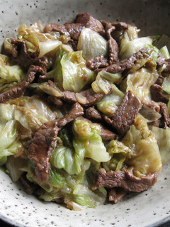 A picture of Stir-fried Beef & Iceberg Lettuce with Oyster Sauce.