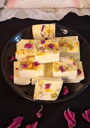 A picture of Kesar Elaichi Kharvas (Khees).