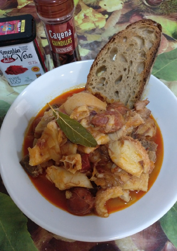 Una foto de Callos con chorizo y jamón