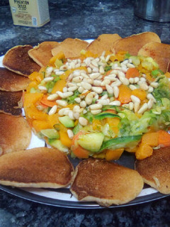 Una foto de Tortitas veganas con timbal de verduras