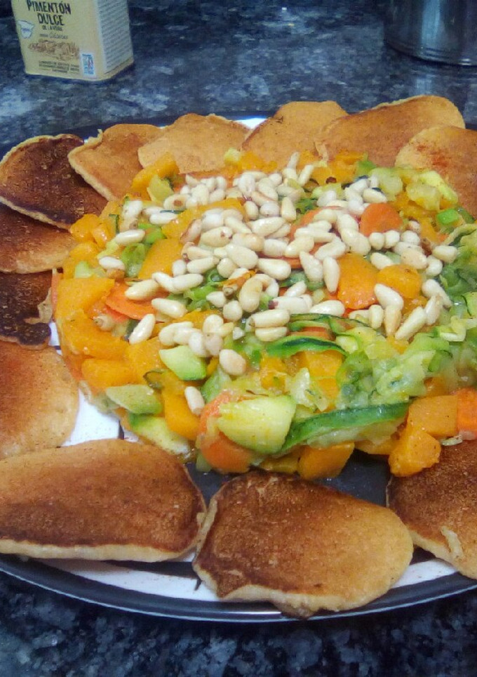Una foto de Tortitas veganas con timbal de verduras