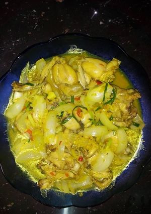Hình của món Ếch xào sả ớt.