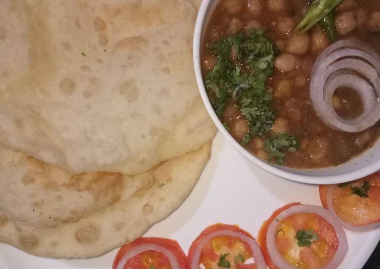 Step-by-Step Guide to Prepare Quick Amritsari Chhola with bhatura