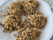 Una foto de galletitas de manzana y avena