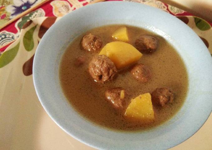 Semur bola daging