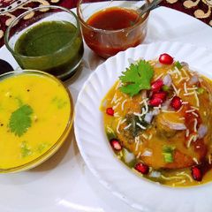 A picture of Aloo kachori.