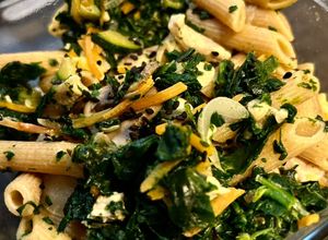 Foto principal de Pasta integral 🍝 con verduras 🥬🥒🥕 y pollo 🍗