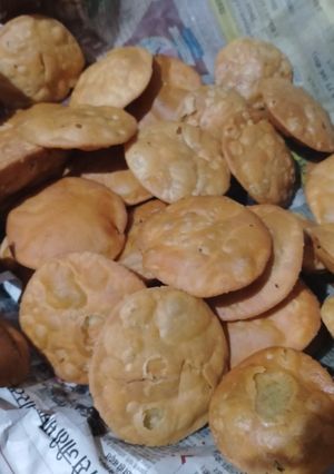 खस्ता कचौड़ी (khasta kachori recipe in hindi) रेसिपी मुख्य फोटो