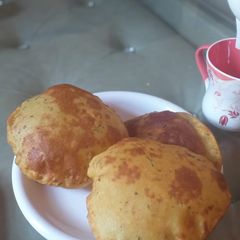 A picture of Aloo ki Puri.
