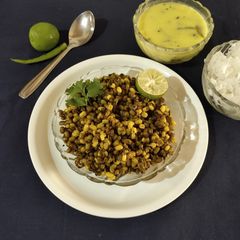A picture of Sprouted moong masala.