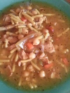 Una foto de Fideos con verdura y carne