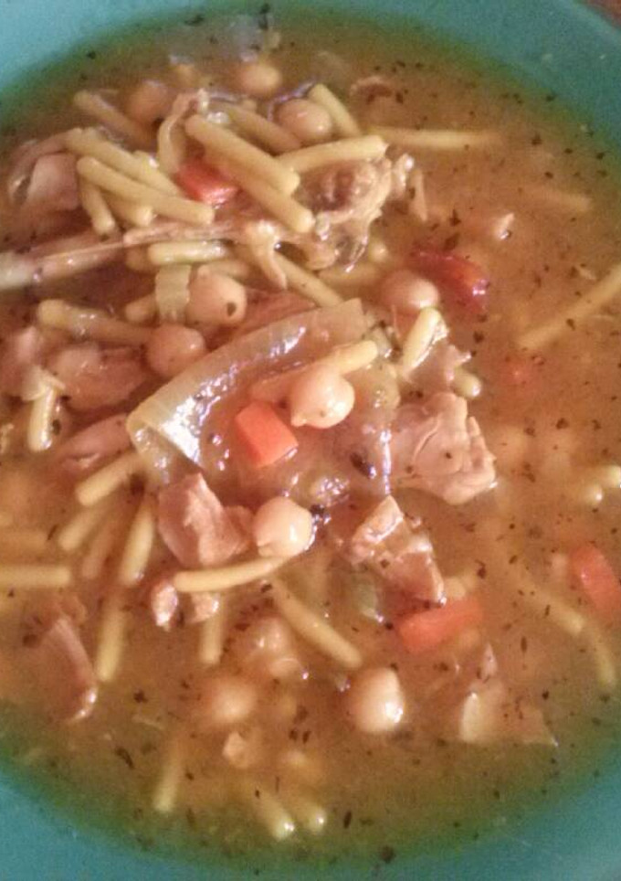 Una foto de Fideos con verdura y carne
