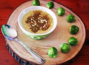 Una foto de Crema de coles de Bruselas y bulbo de anís