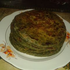 A picture of Spinach moong dal paratha.