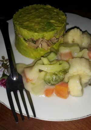 Una foto de Ensaladilla y vegetales ala crema....🇸🇻