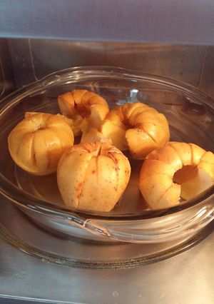 Una foto de Manzanas asadas en microondas