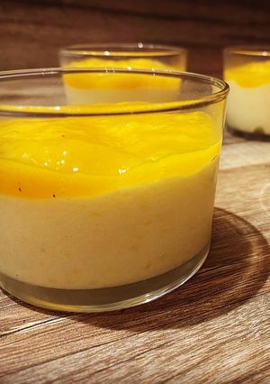 Une photo de Mousse au citron et purée de mangue