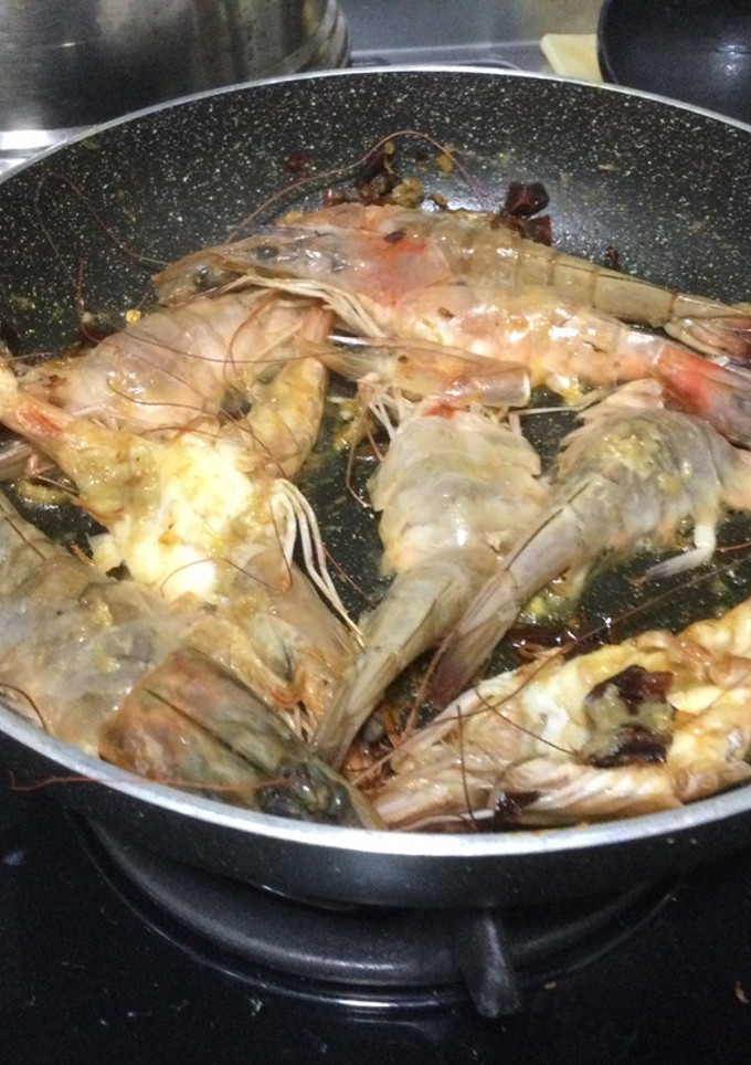 Una foto de Camarones al Ajillo