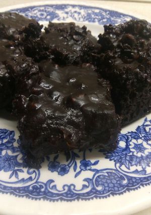 Brownie csokimázzal és dióval recept fotója