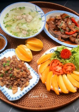 Hình của món Bữa cơm ngon với khế nhà trồng.