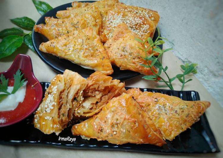 Puff Pastry Isi Ayam