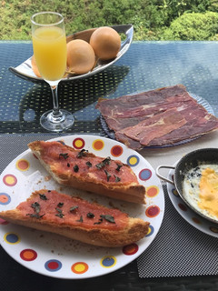 Una foto de Desayuno clásico español y olé