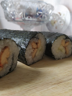 Una foto de 🍣 Sushi (Maki de pollo y vegetal)