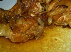 Una foto de Pollo encebollado 😊