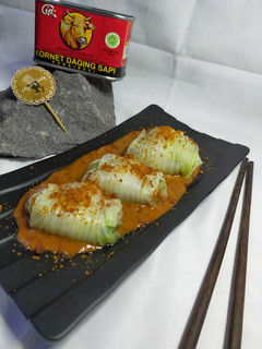 Foto resep Sawi Gulung isi Kornet Saus Bumbu Pecel