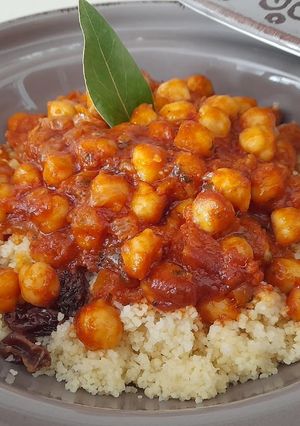 Foto principal de Tajine de garbanzos con sobrasada