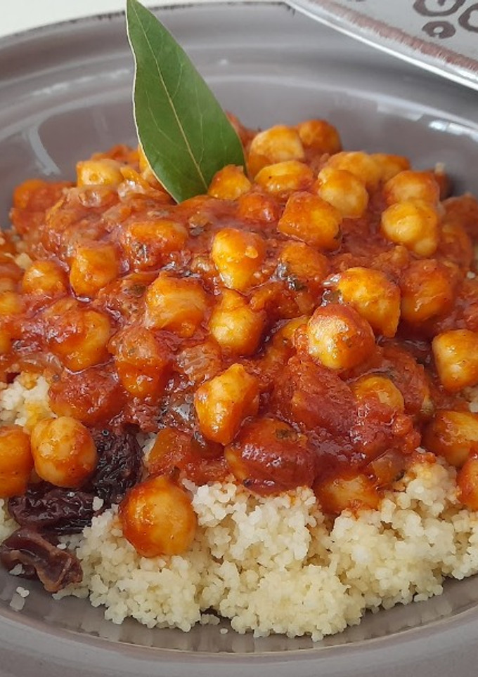 Una foto de Tajine de garbanzos con sobrasada