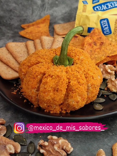 Una foto de 🎃 DIP DE QUESO CON CHIPOTLE, VERSIÓN HALLOWEEN 🎃