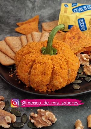 Una foto de 🎃 DIP DE QUESO CON CHIPOTLE, VERSIÓN HALLOWEEN 🎃