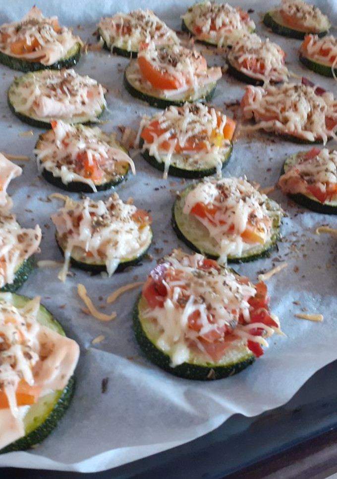 Una foto de Mini pizza de calabacín