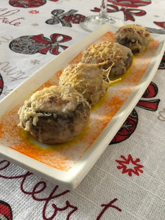 Una foto de Champiñones rellenos en su salsa