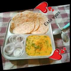 પાલક મગ ની દાળ નુ શાક (Palak Moong Dal Shak Recipe In Gujarati)-レシピのメイン写真