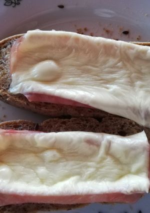 GM melegszendvics házi lenmagos bagettel recept fotója