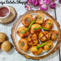 A picture of Kathiyawadi Lasaniya Batata Bhajiya / Stuffed Potato Bhajiya.